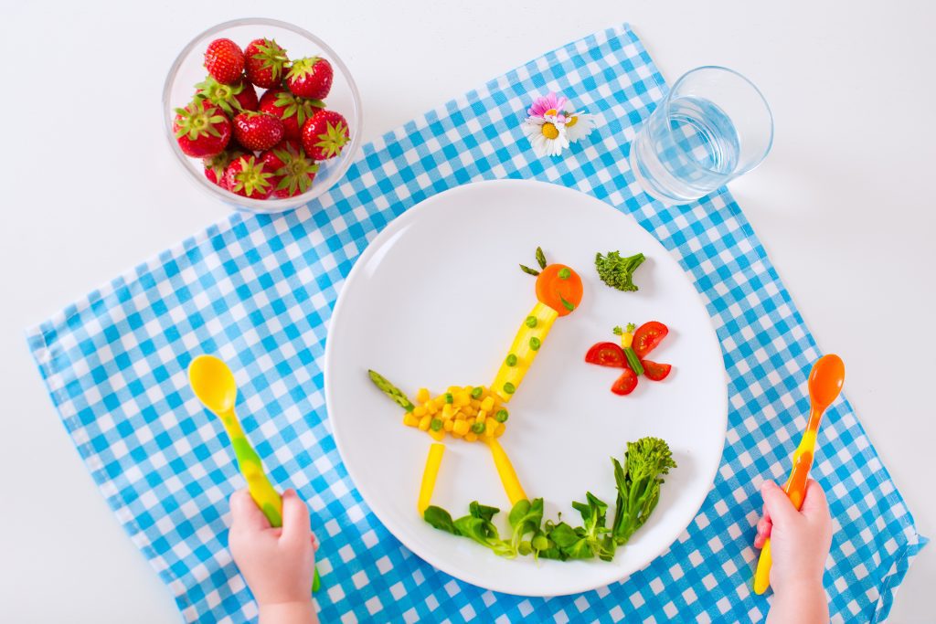 איך ללמד את הילדים לאכול בריא